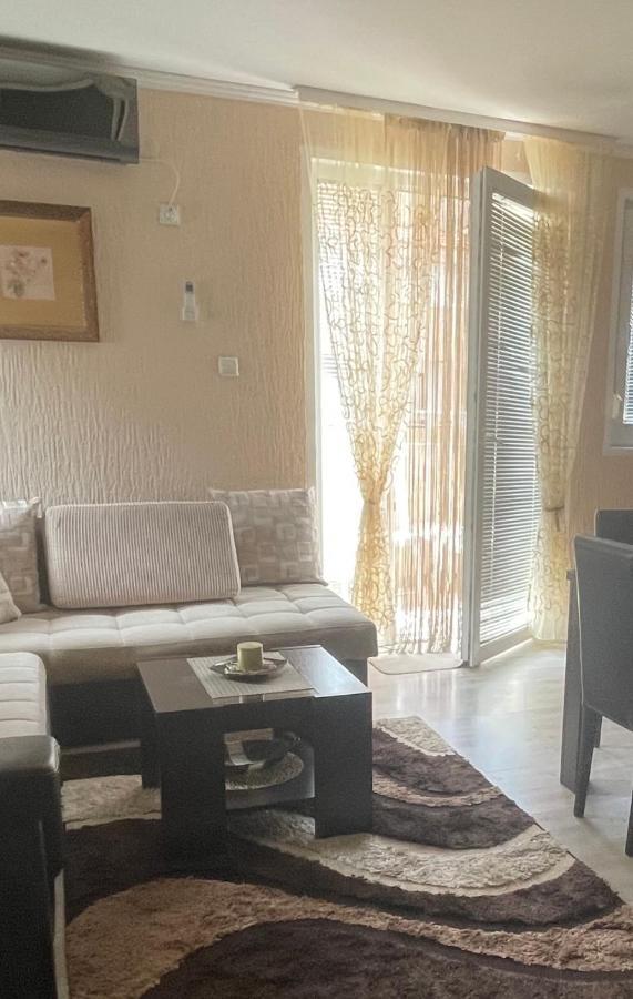 Appartamento For Rent In Budua